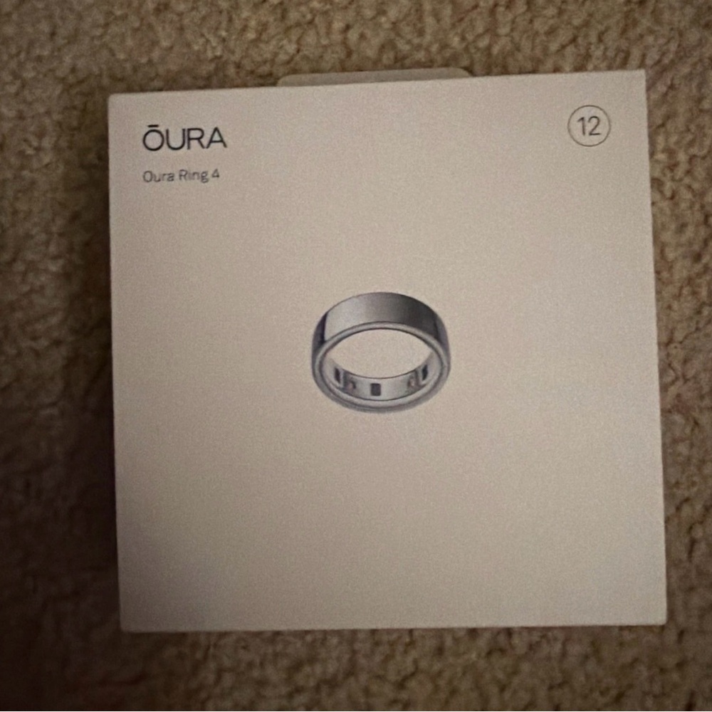 Oura Ring 4 in Shiny Silver